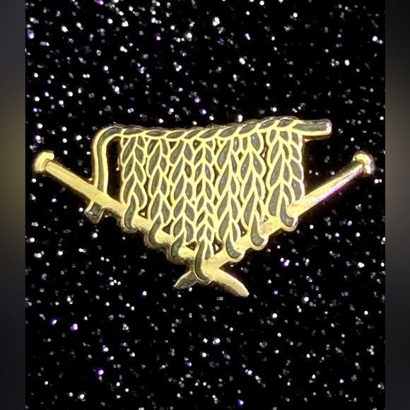 Hot Topic Other - Rare Vintage Knitting Needles Lapel Pin